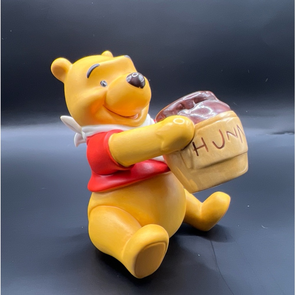 WDCC Disney Winnie The Pooh and the Honey Tree 1996 - Collectible